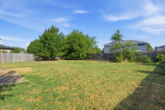 307 Meadow Ridge Drive, Burleson, TX 76028
