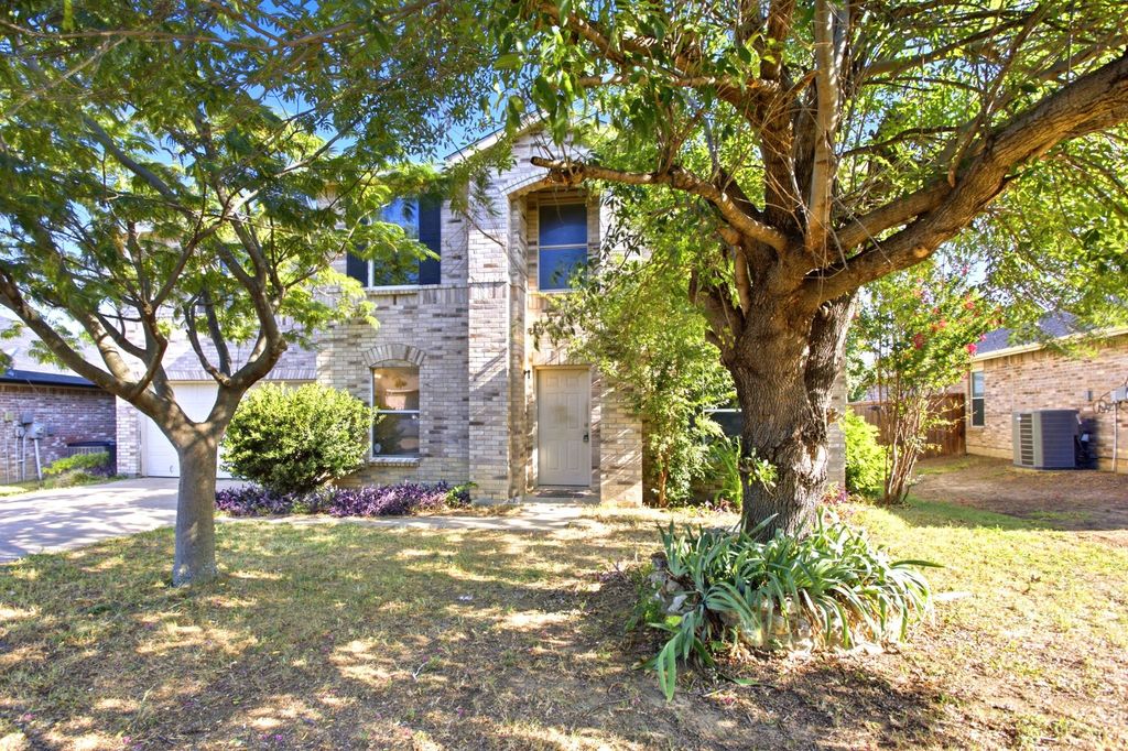 307 Meadow Ridge Drive, Burleson, TX 76028