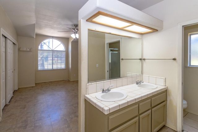 5438 N State Street, Fresno, CA 93722