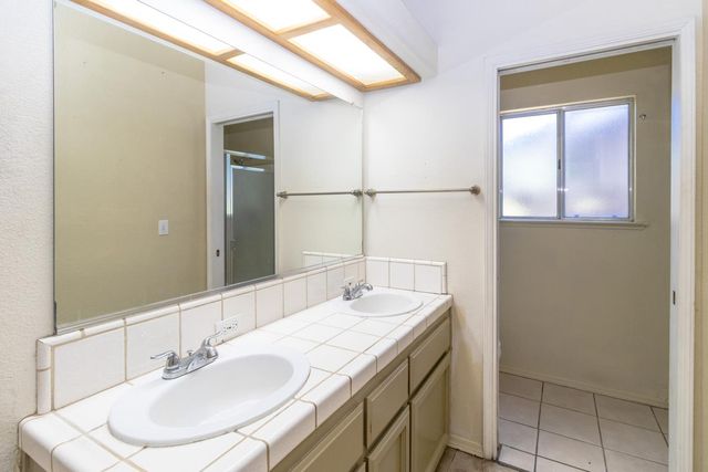 5438 N State Street, Fresno, CA 93722