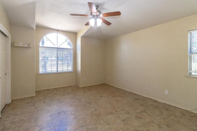 5438 N State Street, Fresno, CA 93722