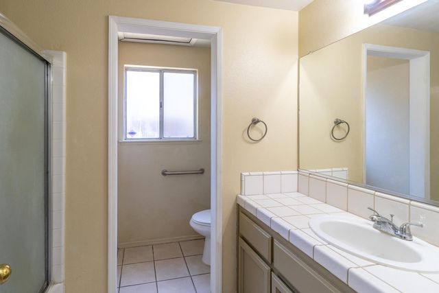 5438 N State Street, Fresno, CA 93722