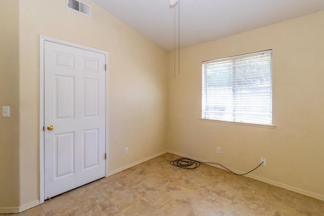 5438 N State Street, Fresno, CA 93722