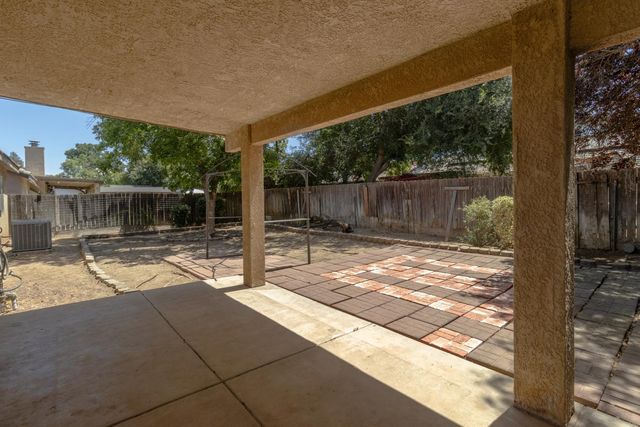 5438 N State Street, Fresno, CA 93722