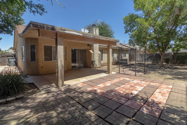 5438 N State Street, Fresno, CA 93722