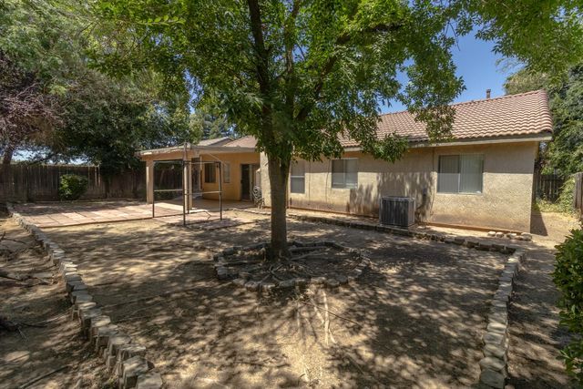 5438 N State Street, Fresno, CA 93722