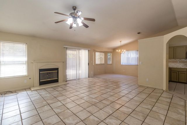 5438 N State Street, Fresno, CA 93722