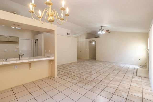 5438 N State Street, Fresno, CA 93722