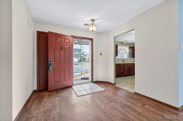 1300 Tahoe Valley Court, Ballwin, MO 63021