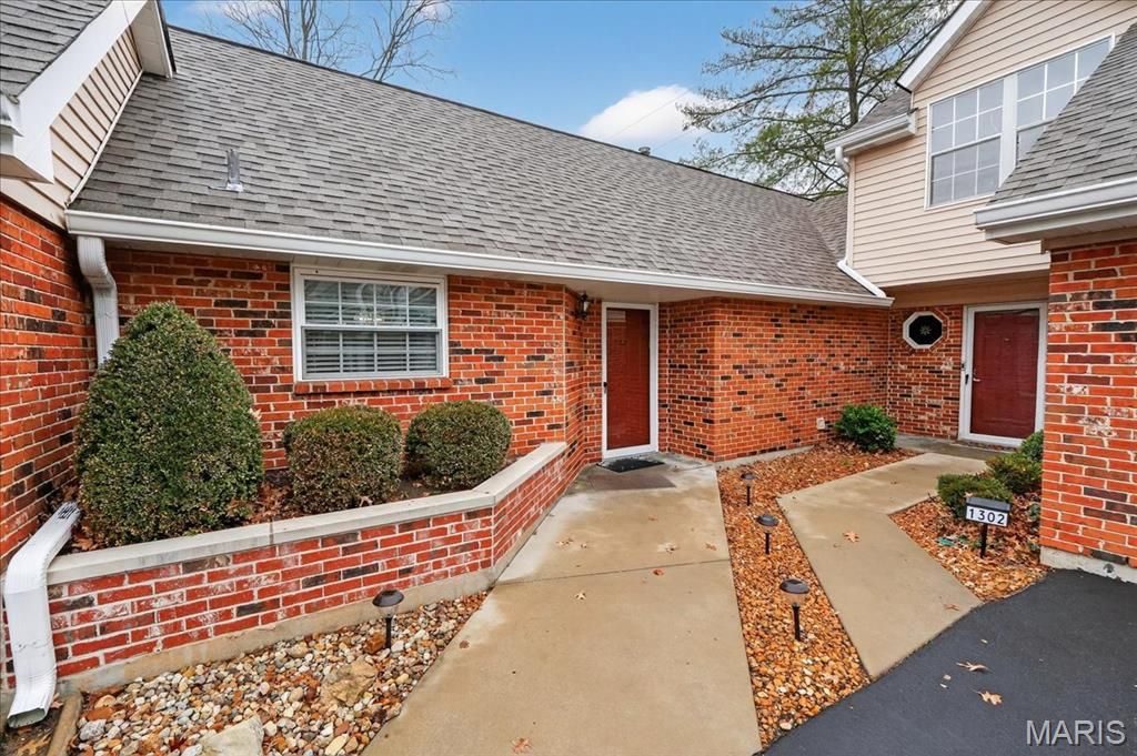 1300 Tahoe Valley Court, Ballwin, MO 63021