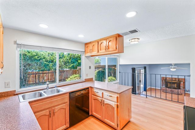 924 Regatta Dr, Sacramento, CA 95833