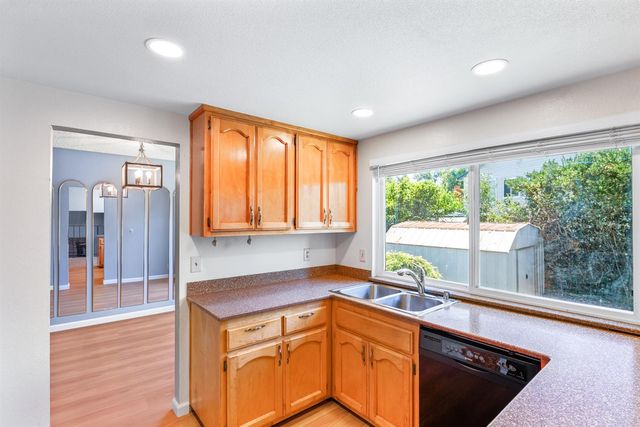 924 Regatta Dr, Sacramento, CA 95833