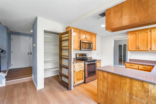 924 Regatta Dr, Sacramento, CA 95833