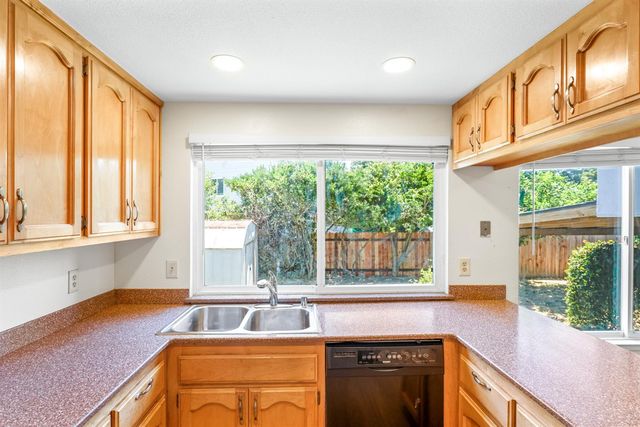 924 Regatta Dr, Sacramento, CA 95833