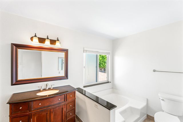 924 Regatta Dr, Sacramento, CA 95833