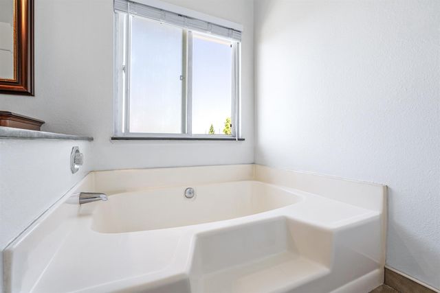 924 Regatta Dr, Sacramento, CA 95833