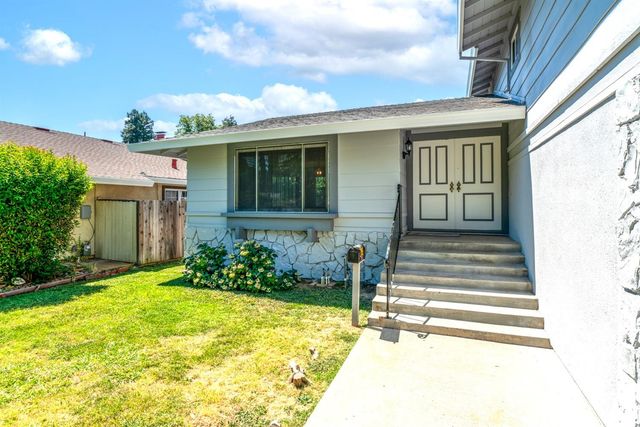 924 Regatta Dr, Sacramento, CA 95833