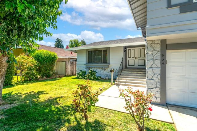 924 Regatta Dr, Sacramento, CA 95833