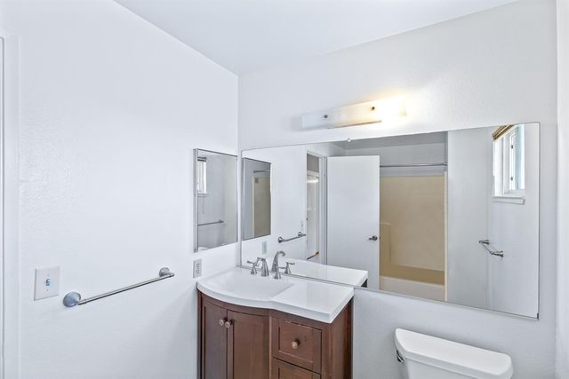 924 Regatta Dr, Sacramento, CA 95833