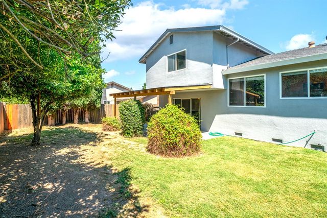 924 Regatta Dr, Sacramento, CA 95833