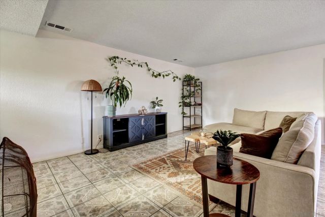 415 S Gilbert St, Hemet, CA 92543