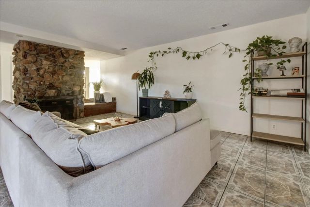 415 S Gilbert St, Hemet, CA 92543