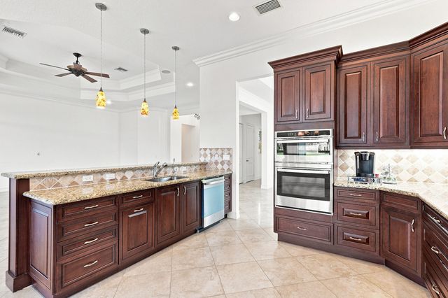 10684 Whitewind Circle, Boynton Beach, FL 33473