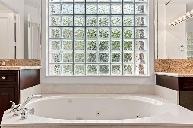10684 Whitewind Circle, Boynton Beach, FL 33473