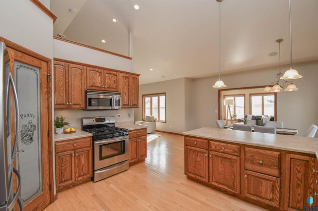 601 Emmett Trl Trail, Harrisburg, SD 57032