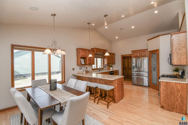 601 Emmett Trl Trail, Harrisburg, SD 57032