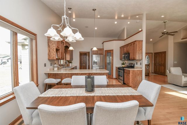 601 Emmett Trl Trail, Harrisburg, SD 57032