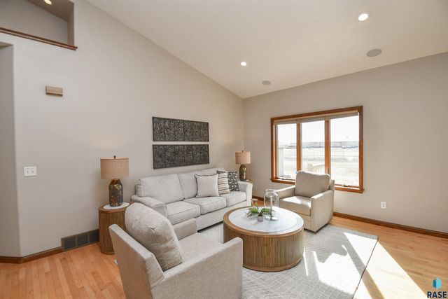 601 Emmett Trl Trail, Harrisburg, SD 57032