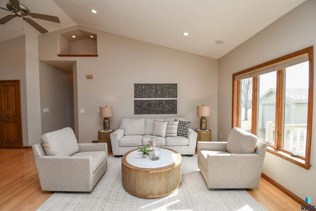 601 Emmett Trl Trail, Harrisburg, SD 57032