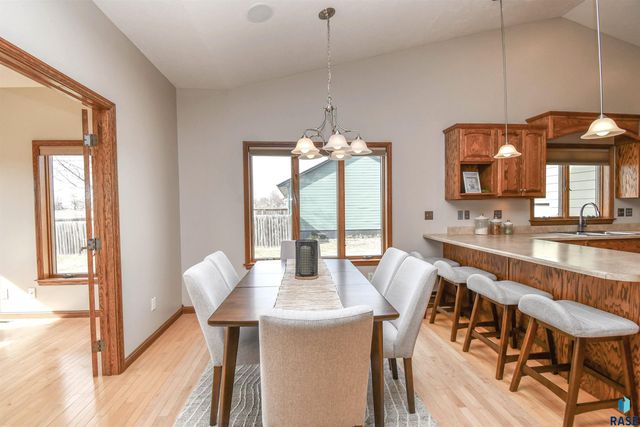 601 Emmett Trl Trail, Harrisburg, SD 57032