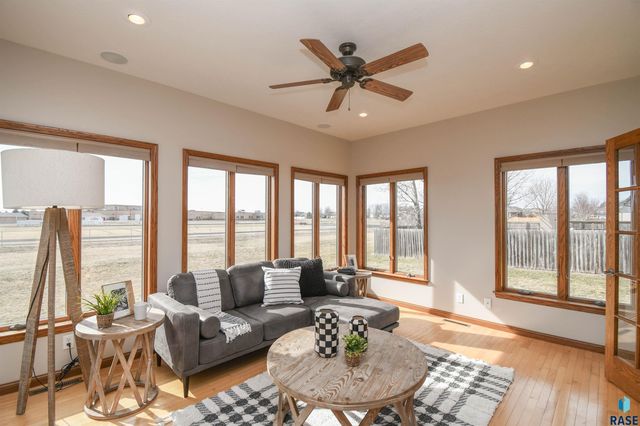 601 Emmett Trl Trail, Harrisburg, SD 57032