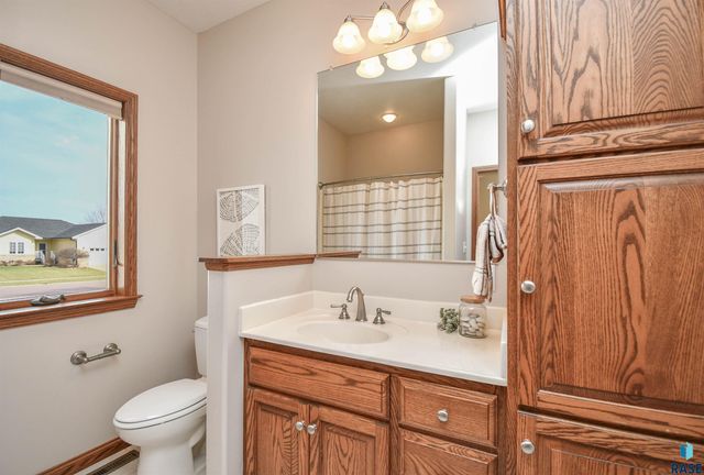 601 Emmett Trl Trail, Harrisburg, SD 57032