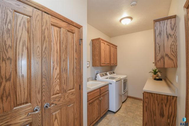 601 Emmett Trl Trail, Harrisburg, SD 57032