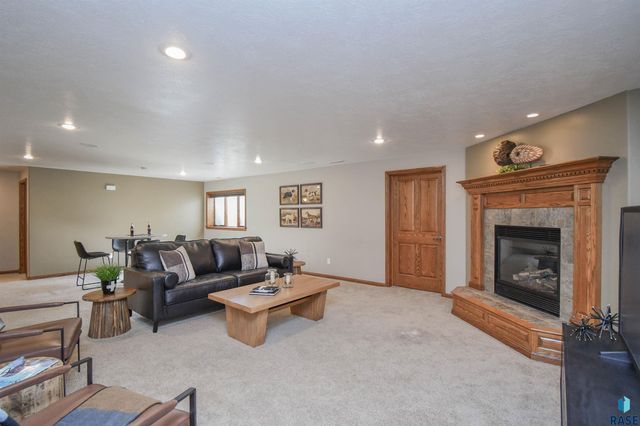 601 Emmett Trl Trail, Harrisburg, SD 57032