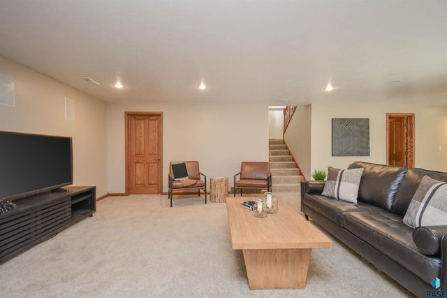 601 Emmett Trl Trail, Harrisburg, SD 57032