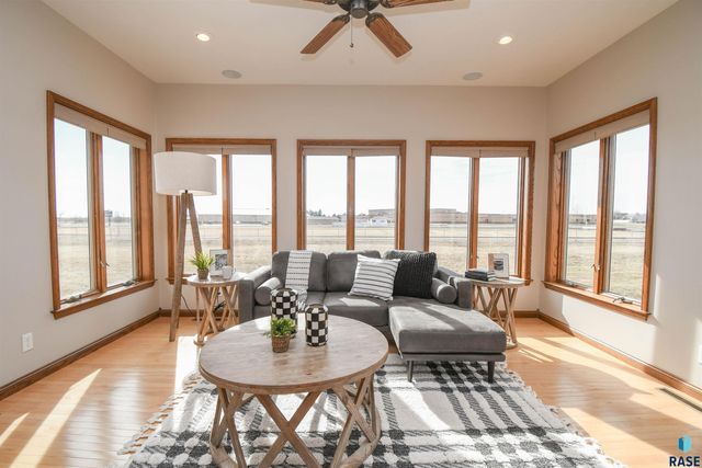 601 Emmett Trl Trail, Harrisburg, SD 57032