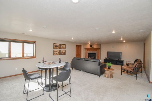 601 Emmett Trl Trail, Harrisburg, SD 57032