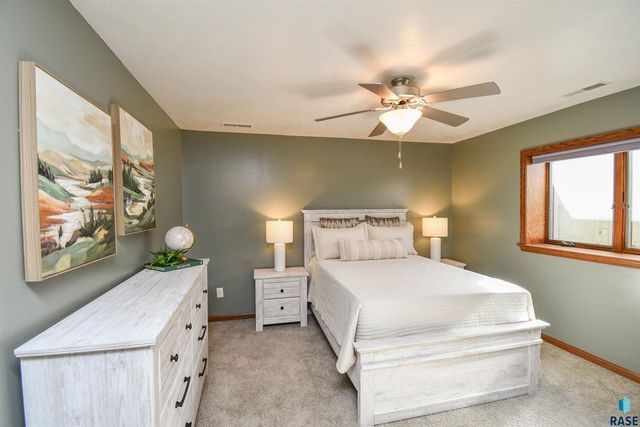 601 Emmett Trl Trail, Harrisburg, SD 57032