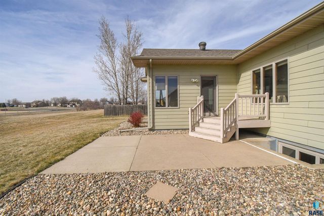 601 Emmett Trl Trail, Harrisburg, SD 57032
