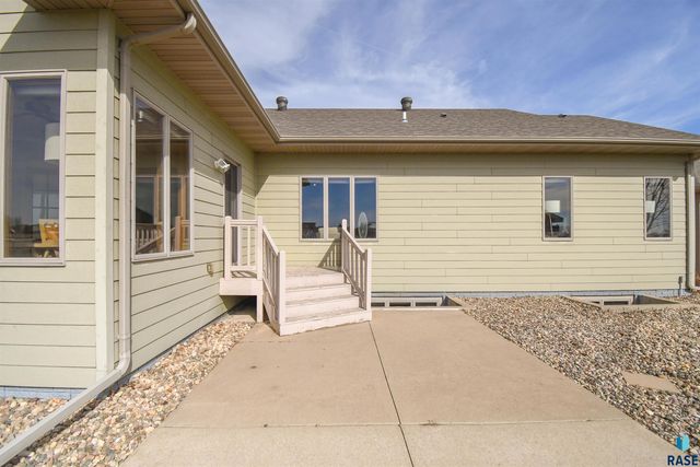 601 Emmett Trl Trail, Harrisburg, SD 57032