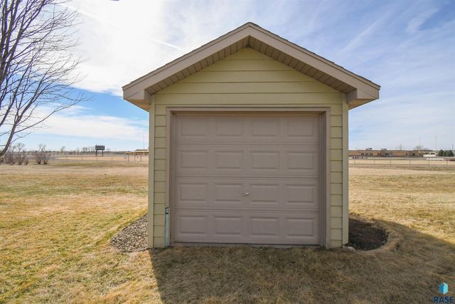601 Emmett Trl Trail, Harrisburg, SD 57032