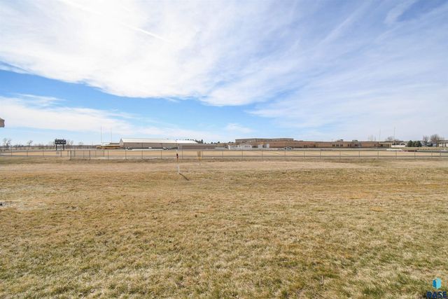 601 Emmett Trl Trail, Harrisburg, SD 57032