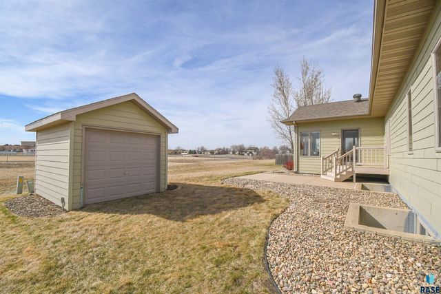 601 Emmett Trl Trail, Harrisburg, SD 57032
