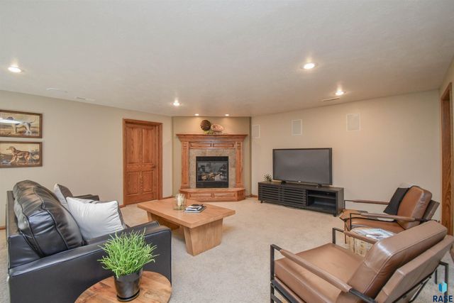 601 Emmett Trl Trail, Harrisburg, SD 57032