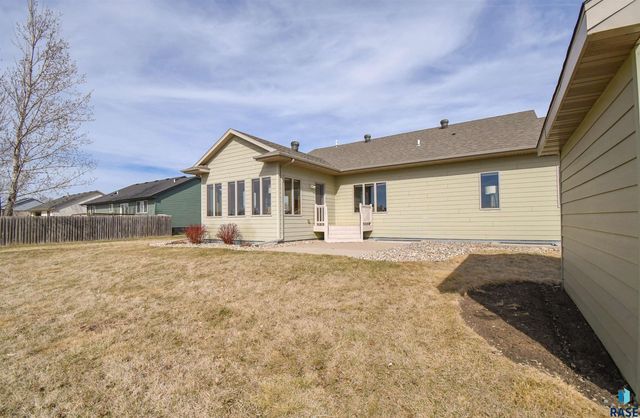 601 Emmett Trl Trail, Harrisburg, SD 57032