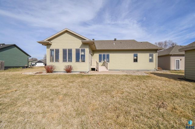 601 Emmett Trl Trail, Harrisburg, SD 57032
